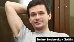 Ilya Yashin attends a court hearing in Moscow on August 29.