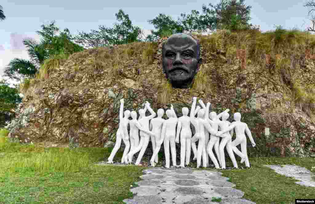 Havana, Cuba: A strained-looking Lenin above a crowd of figures reportedly symbolizing Cuban solidarity with Russia. The monument was (somewhat fittingly) built in 1984.