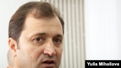 The head of the opposition Liberal Democratic Party, Vlad Filat, said the Communists owed it to the nation of 4.5 million to abandon attempts to remain in power.