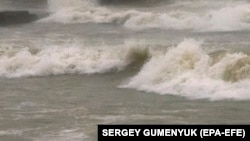 В акваторії Азовського моря очікуються пориви вітру 25-30 м/с, висота хвиль 15-20 дм