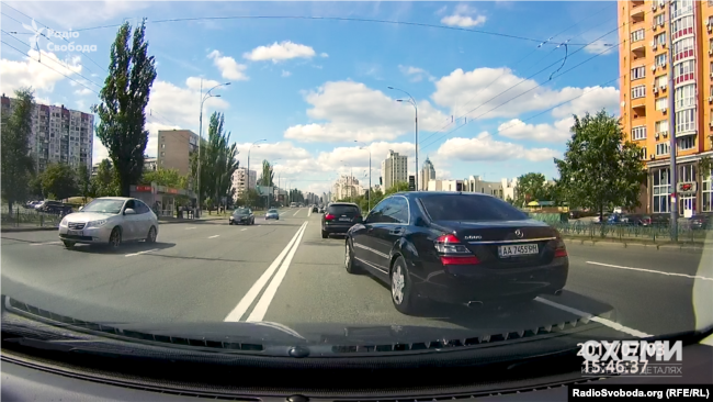 Автівки супроводу Ріната Ахметова підрізають авто журналістів «Схем», провокуючи ДТП