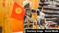 Кыргызстандык жаш ойлоп табуучулар чогулткан робот. Иллюстрациялык сүрөт.