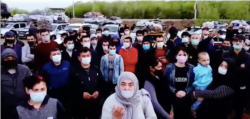 Hundreds of Uzbek citizens have been held up at the Russian-Kazakh border.