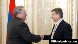 Armenia - Prime Minister Karen Karapetian (R) meets with Greek Foreign Minister Nikos Kotzias in Yerevan, 9Mar2017.