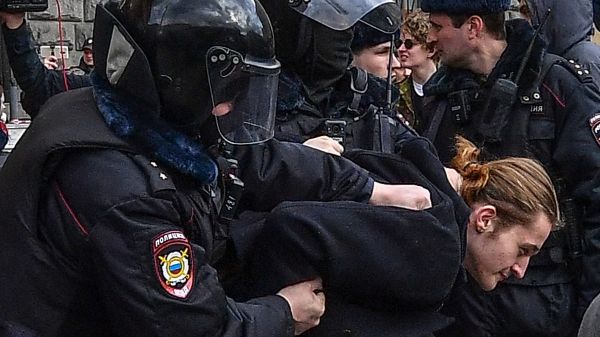 Dozens Arrested In Moscow Pickets Against Political Repression 4992
