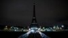 Париж: Ейфелева вежа згасне для вшанування Алеппо