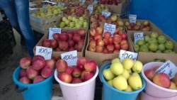 Продажа фруктов на крымском рынке