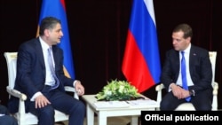 Belarus - Prime Ministers Dmitry Medvedev (R) of Russia and Tigran Sarkisian or Armenia meet in Minsk, 31May2013.