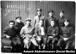 Жусуп Абдыракманов үзөңгүлөштөрү менен. 12.11.1927.