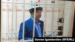 Қырғызстан парламентінің депутаты Қанатбек Исаевтың сот залынан түсірілген суреті. Бішкек, 4 қаңтар 2018 жыл.
