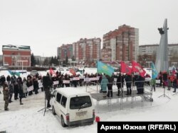 Митинг в поддержку полковника, обвиняемого в обрушении казармы