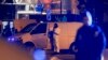Ofițeri de poliție în anchetă pe străzile cartierului Molenbeek