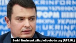 Торік суд визнав директора НАБУ Артема Ситника винним у порушенні обмежень щодо одержання подарунків і наклав на нього штраф