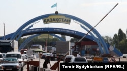 Пункт пропуска на границе Казахстана и Кыргызстана.