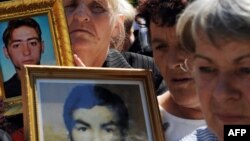 Porodice sa fotografijama nestalih u ratu u Hrvatskoj