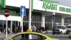 Diňle: Koronawirusyň bolandygyny boýun almadyk Türkmenistan ýurda barýanlardan COVID-19 barlagyny talap etmegi dowam etdirýär