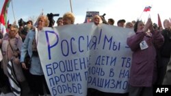 Пророссийский митинг 23 февраля 2014 г. в центре Севастополя, Крым, Украина