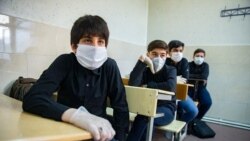 Школьники в Иране.