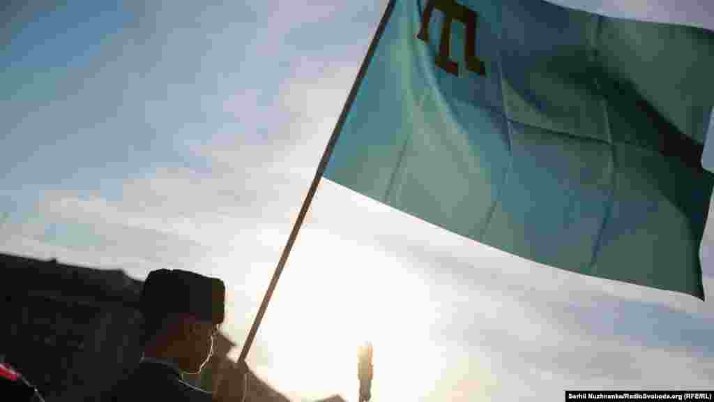 В Киеве&nbsp;День национального флага крымские татары отметили&nbsp;автопробегом и патриотическим шествием