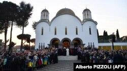 Папа Римський Франциск зустрівся з вірянами Української греко-католицької церкви та главою УГКЦ Святославом Шевчуком під час відвідин собору Святої Софії в Римі, 28 січня 2018 року