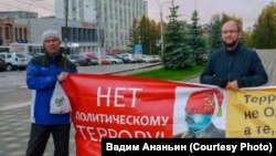 Михаил Семенов (слева)