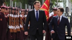 Премиерите на Македонија и на Чешка Никола Груевски и Петр Нечас во Скопје.