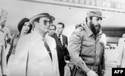 'Mi smo stalno zastupali tezu, Koča Popović je bio nosilac toga, da nemamo ekvidistancu, ali da imamo apsolutno ključnu polaznu poziciju - nezavisnost od jednog i drugog bloka.' (Tito i Kastro u Havani 1979.)