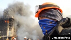 Протестувальник на майдані Незалежності в Києві, 19 лютого 2014 року