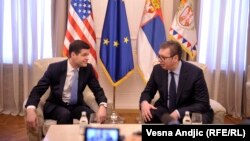 Ndihmëssekretari amerikan i Shtetit për Evropën dhe Euroazinë, Wess Mitchell dhe presidenti serb, Aleksandar Vuçiq 
