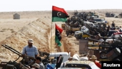 Ливия ұлттық өтпелі кеңесінің күштері Сирт қаласынан 35 шақырымдай жерде тұр. 15 қыркүйек 2011 ж.