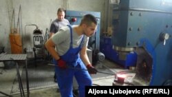 "Nama nedostaje radne snage ali ne znam zbog čega ljudi neće da rade", riječi su prvog čovjeka kovačnice "Sakramentski", Vasilija Mitrovića.