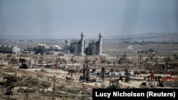 Добыча сланцевой нефти в Калифорнии. Иллюстративное фото.
