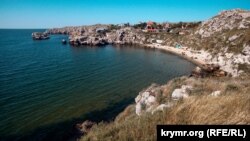 Пляж в Ленинском районе Крыма