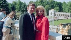 Дональд Трамп с женой Иваной в Ленинграде, 1 июля 1987 года (архивное фото)