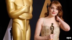 Emma Stone "La La Land" atly kinofilmdäki roly üçin, Oskar baýragyna mynasyp boldy.