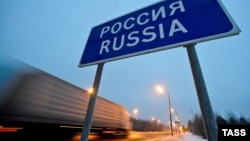 Годовой спад импорта в Россию в январе превысил 40%, в феврале - одну треть. 