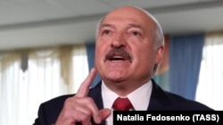 Лукашенко також заявив, що «воював би за Крим в 2014 році», а також висловив упевненість в тому, що росіяни не стріляли б у Криму при опорі української армії