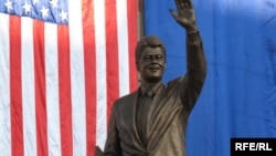 The statue unveiled