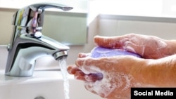 При коронавірусі необхідно ретельно мити руки
