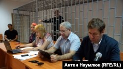 Архивно фото: заседание суда по делу Карпюка и Клыха, в клетке – Станислав Клых