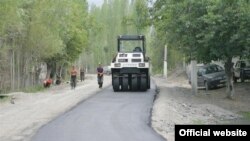 Строительство объездной дороги в Баткене. Фото министерства транспорта и коммуникаций КР.