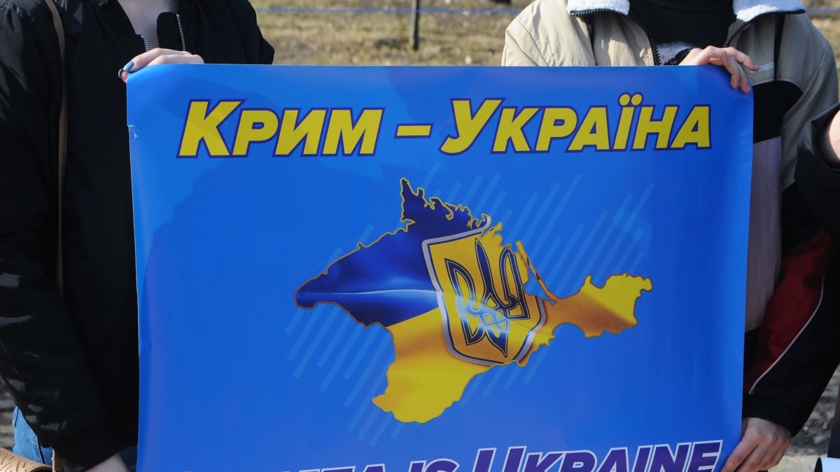 Активісти розклеїли проукраїнські листівки у Сімферополі та Євпаторії