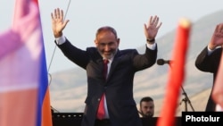 Nagorno-Karabakh -- Armenian Prime Minister Nikol Pashinian holds a rally in Stepanakert, August 5, 2019.