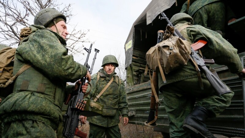 Почна повлекувањето на украинските војници и проруските бунтовници