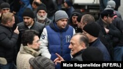 Лидер лейбористов Шалва Нателашвили и глава «Демократического движения» Нино Бурджанадзе на акции протеста в Тбилиси