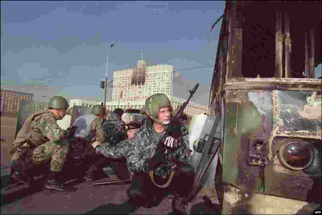 Russian special forces taking cover on the morning of October 4 shortly before assaulting the parliament building.