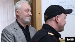 Леонид Меламед в здании Басманного суда. Москва, 3 июля 2015 года.