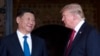 Старшыня КНР Сі Цзіньпін (зьлева) і прэзыдэнт ЗША Дональд Трамп у рэзыдэнцыі Трампа Мар-а-Лага