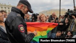 Пикет в защиту гомосексуалов в Санкт-Петербурге, архивное фото