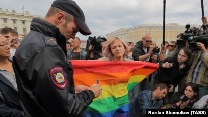 В Петербурге ЛГБТ-активиста оштрафовали за нарушения закона об иноагентах